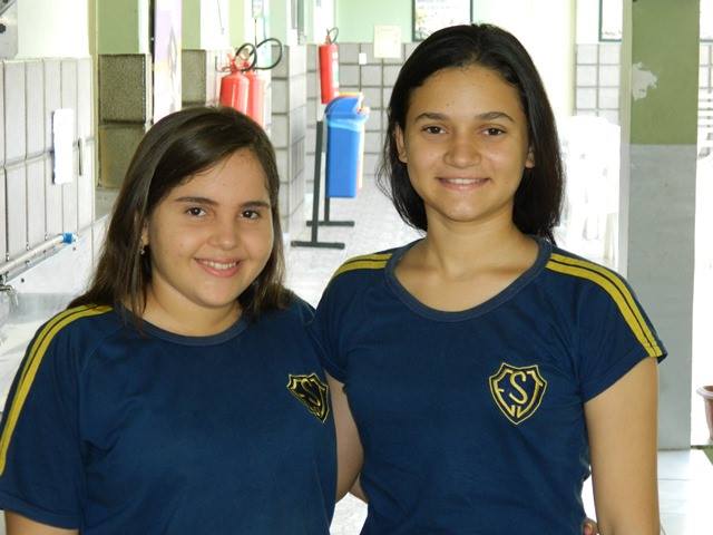 Ana Santana Gomes dos Santos (ESQUERDA) e Mikaelly Monteiro Dantas (DIREITA) FOTO: Educandário Santa Teresinha Colégio