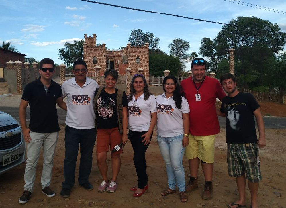 Equipe produtora de vídeo reportagem em visita ao Castelo Dona Ritinha.Foto.Salomão Medeiros.Divulgação