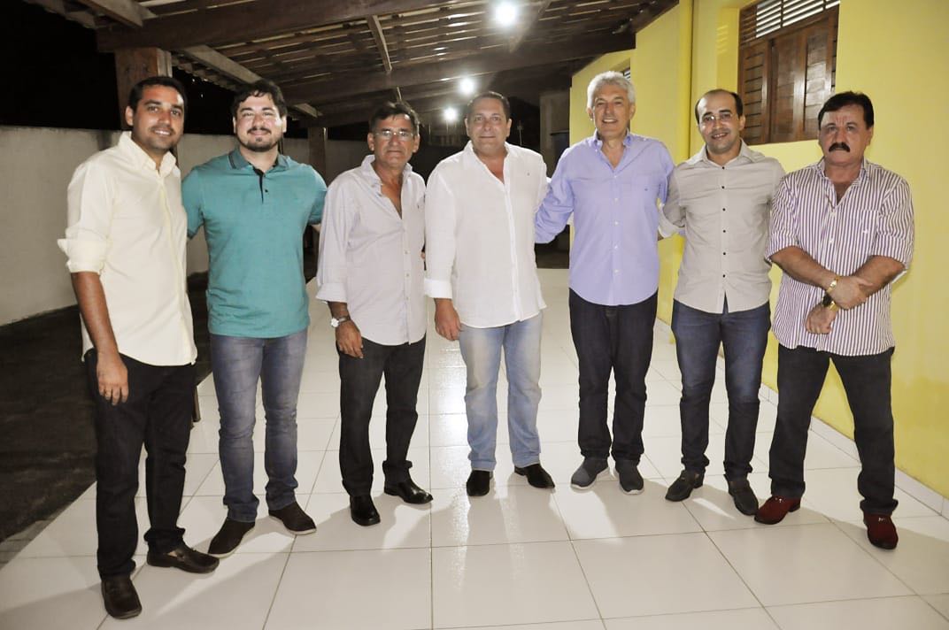 João Maia com deputado Ezequiel e lideranças em Passa e Fica
