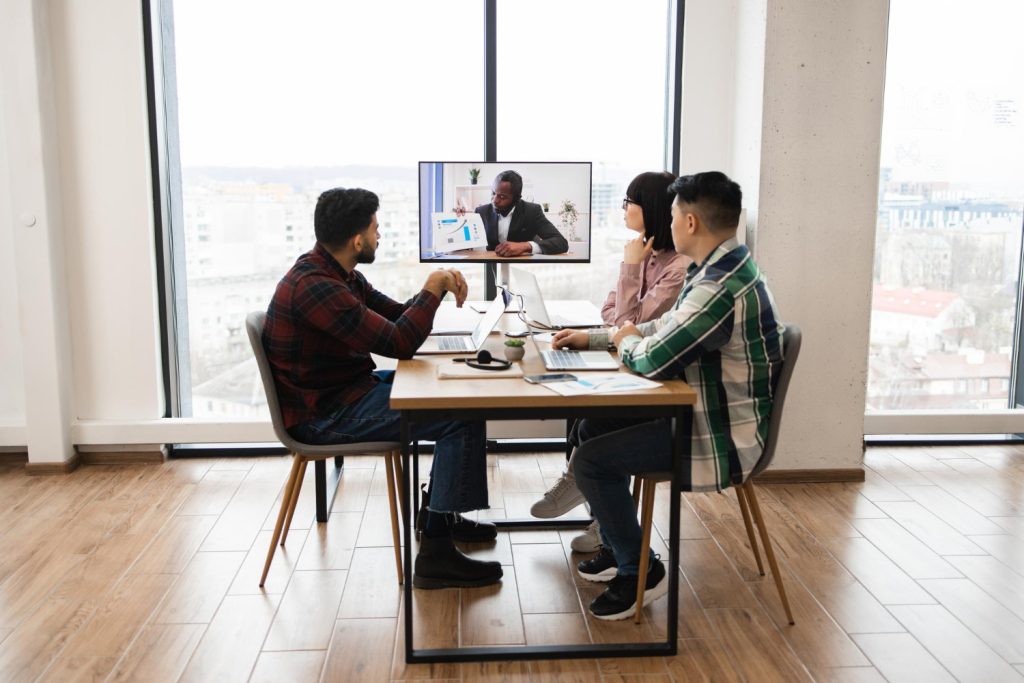 Descubra por que equipes híbridas que unem conteúdo criativo e foco em performance são essenciais para resultados sólidos e escaláveis.