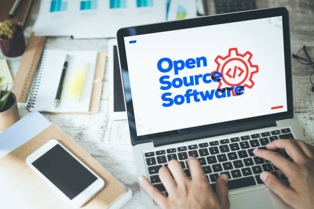 Tecnologias open source ampliam opções para projetos de IA empresarial, oferecendo flexibilidade, personalização e maior controle sobre soluções.