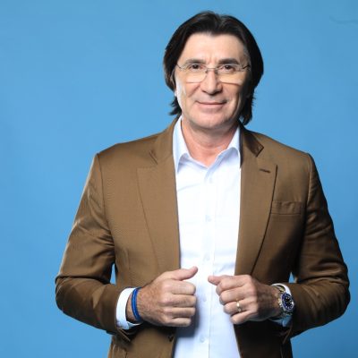 Janguiê Diniz - Diretor-presidente da Associação Brasileira de Mantenedoras de Ensino Superior (ABMES), secretário-executivo do Brasil Educação - Fórum Brasileiro da Educação Particular, fundador, controlador e presidente do conselho de administração do grupo Ser Educacional; presidente do Instituto Êxito de Empreendedorismo, da JD Business Academy e da Mentor Capital Group