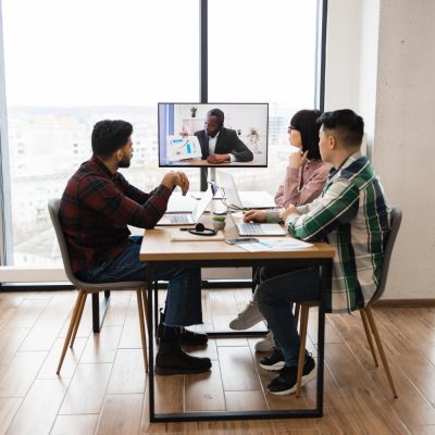 Descubra por que equipes híbridas que unem conteúdo criativo e foco em performance são essenciais para resultados sólidos e escaláveis.