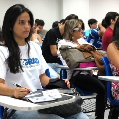 ALUNA_SALA_DE_AULA_14Mar13__Ccero_Oliveira_09_AUTORIZADA395x250