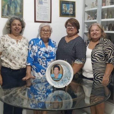 Almira e suas filhas