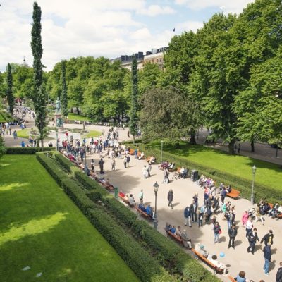 Helsingin kaupunki: Esplanadi. Kuva: Korppi Films Oy - Helsinki
Divulgação