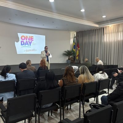 One Day foi lançado na última quinta-feira, (20), na Fenac (1)