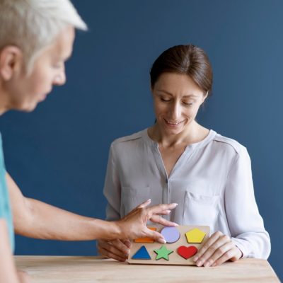 TEA em adultos- por que o diagnóstico tardio mistura alívio e dúvidas - Imagem Freepik