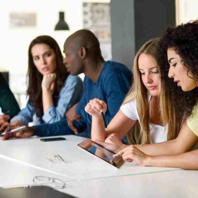 Crédito da foto – vários jovens empreendedores - Magnific (banco de imagens gratuito)