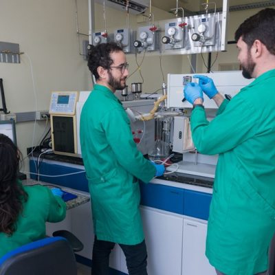 Plataforma reúne resultados experimentais produzidos pelo laboratório e transforma as informações em simulações. Foto: Anastácia Vaz – Agecom/UFRN
