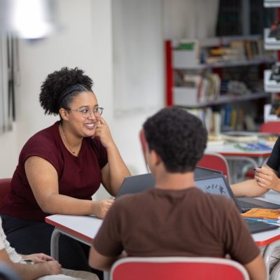 A formação de professores vai além da sala de aula e inclui experiências que aproximam teoria, pesquisa e prática educacional. Foto: Everton Amaro/SESI-SP 