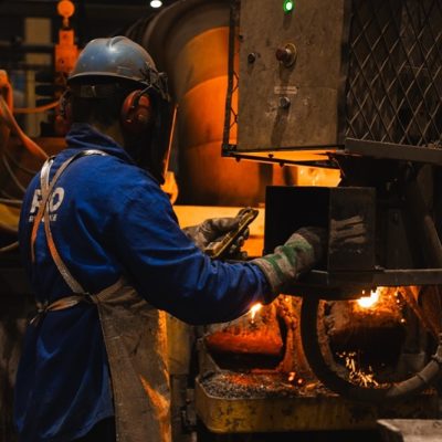 Operação na área de fundição da empresa RIO. Crédito: Divulgação RIO
