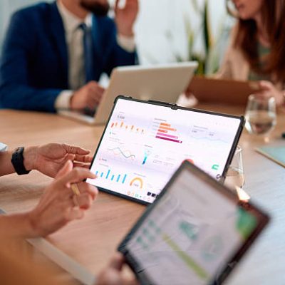 Tendências de marketing focam clareza e utilidade ao priorizar comunicação direta, valor prático e conteúdo relevante ao público.