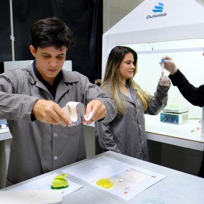 Tecnologia pode ser incorporada a equipamentos como carregadores portáteis de energia, sensores de vibração e telas flexíveis de LED. Foto: Cícero Oliveira
