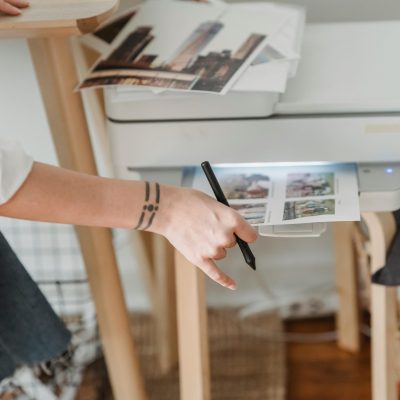 Tinta para impressora a laser: aprenda a escolher a ideal! Garanta impressões de alta qualidade e durabilidade para seu equipamento.